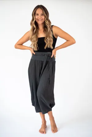 the KAMEA Linen Crop pants